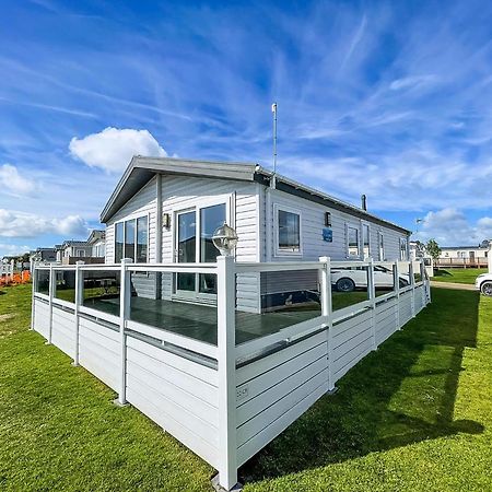 Stunning 6 Berth Lodge With Full Sea Views In Suffolk Ref 68007Cr Lowestoft Exterior foto