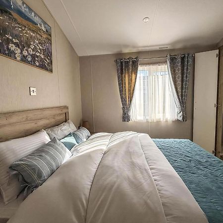 Stunning 6 Berth Lodge With Full Sea Views In Suffolk Ref 68007Cr Lowestoft Exterior foto