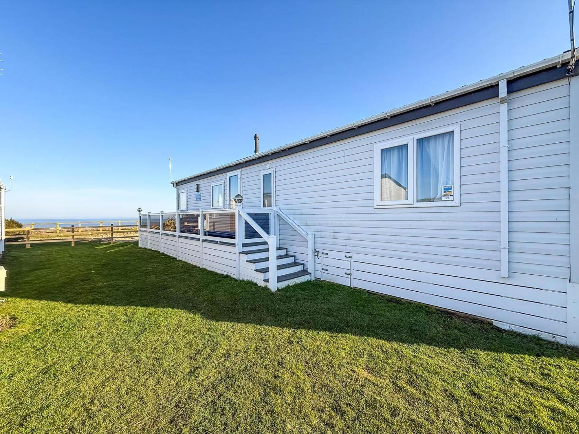 Stunning 6 Berth Lodge With Full Sea Views In Suffolk Ref 68007Cr Lowestoft Exterior foto