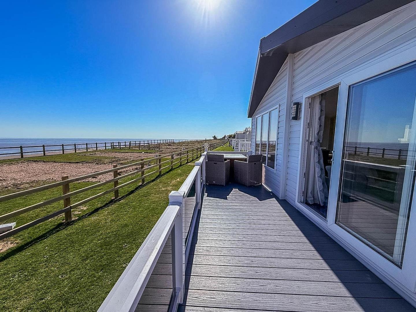 Stunning 6 Berth Lodge With Full Sea Views In Suffolk Ref 68007Cr Lowestoft Exterior foto